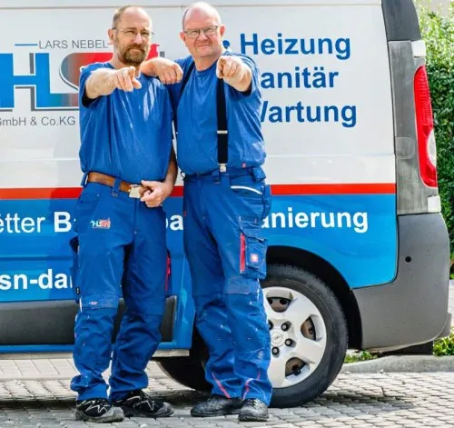 Das HSN-Team vor dem Servicefahrzeug